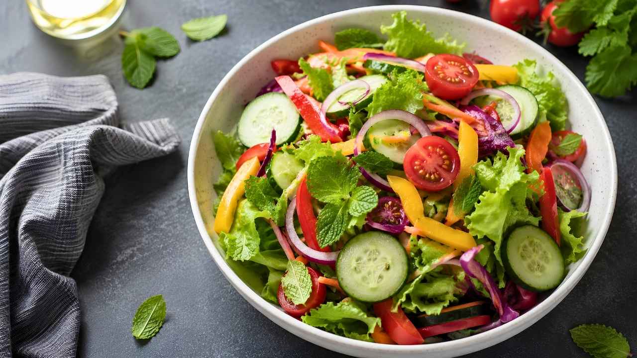 Fresh and Healthy Salad Recipe Packed with Colorful Vegetables and Flavor